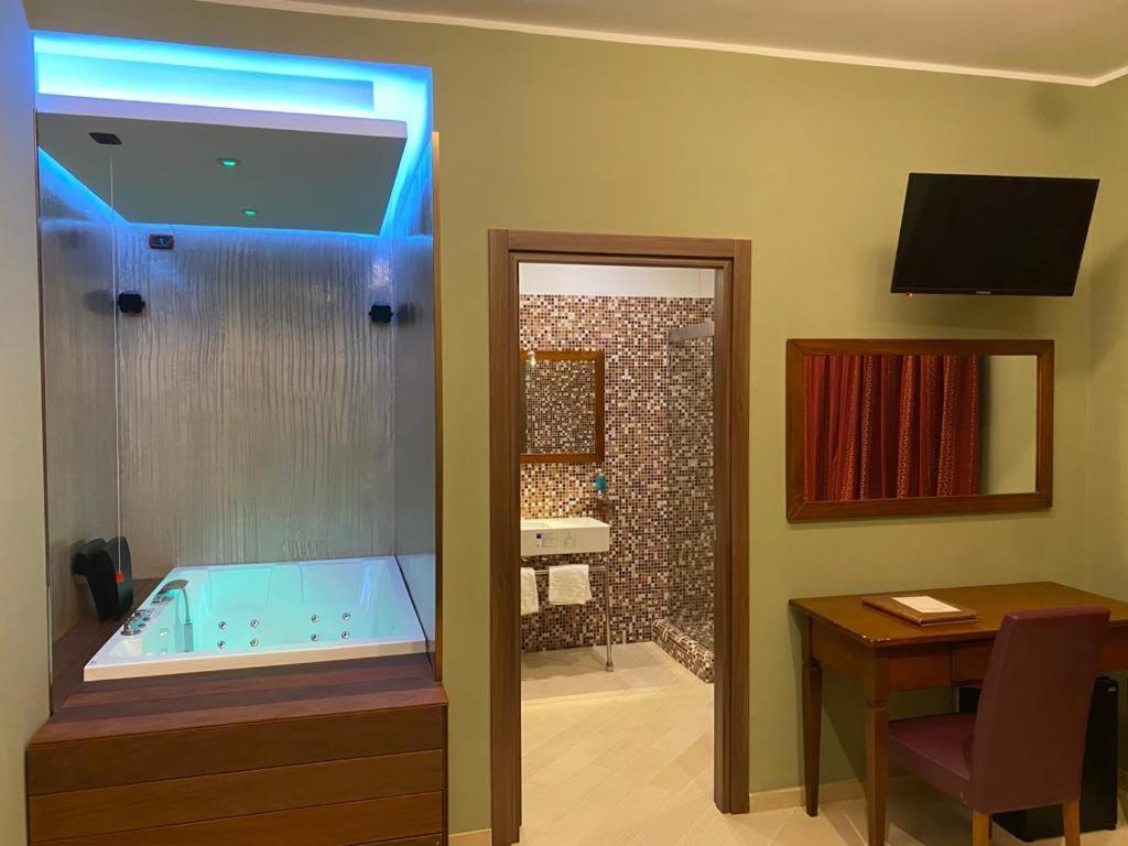 Hotel Vogue Лікола Екстер'єр фото