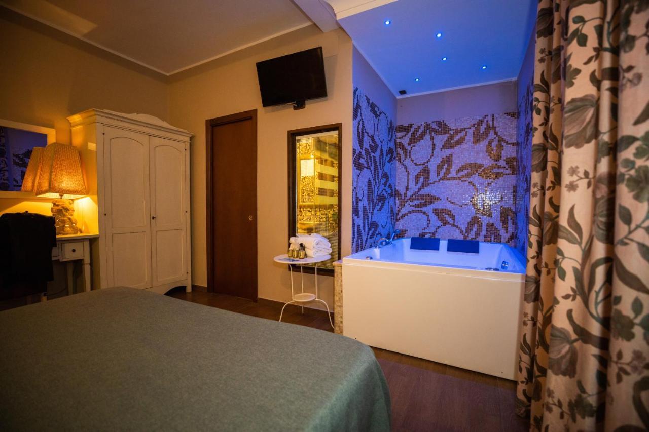 Hotel Vogue Лікола Екстер'єр фото