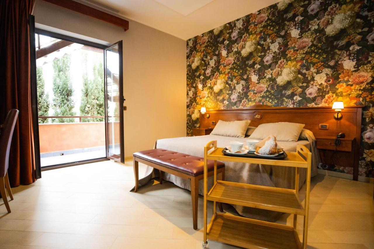 Hotel Vogue Лікола Екстер'єр фото