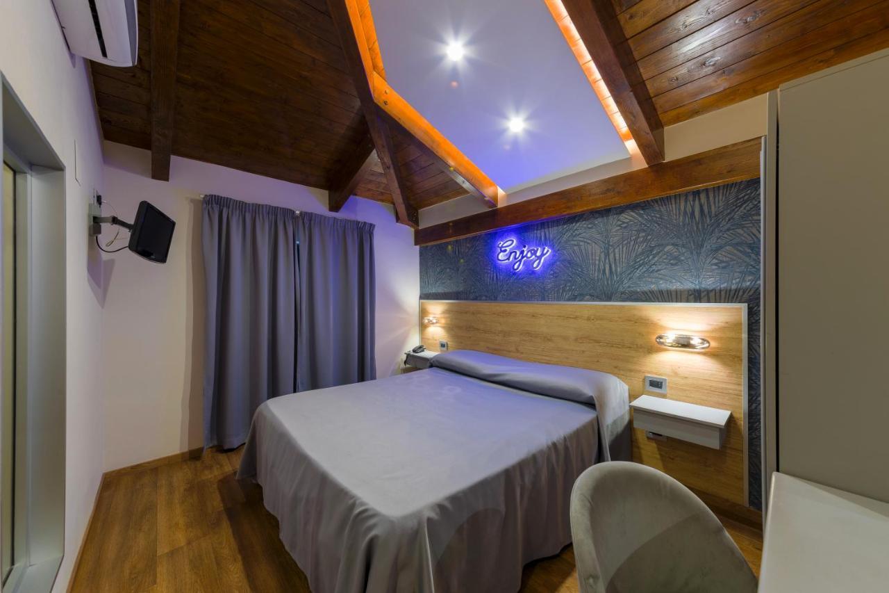 Hotel Vogue Лікола Екстер'єр фото