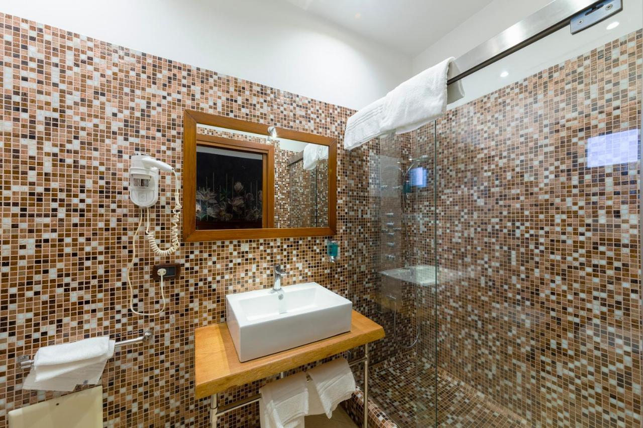 Hotel Vogue Лікола Екстер'єр фото