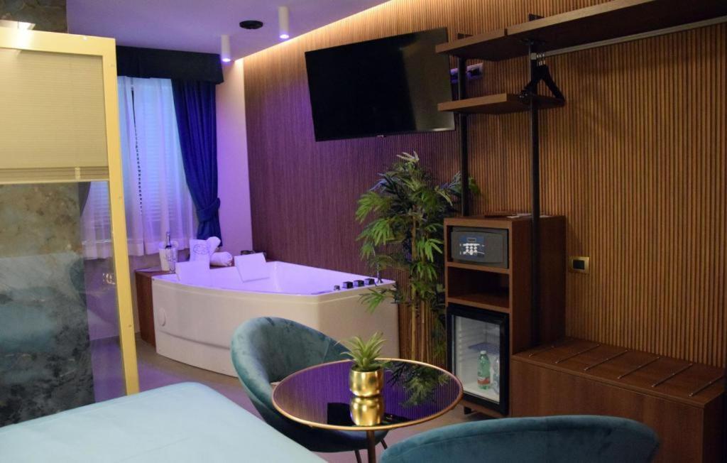 Hotel Vogue Лікола Екстер'єр фото