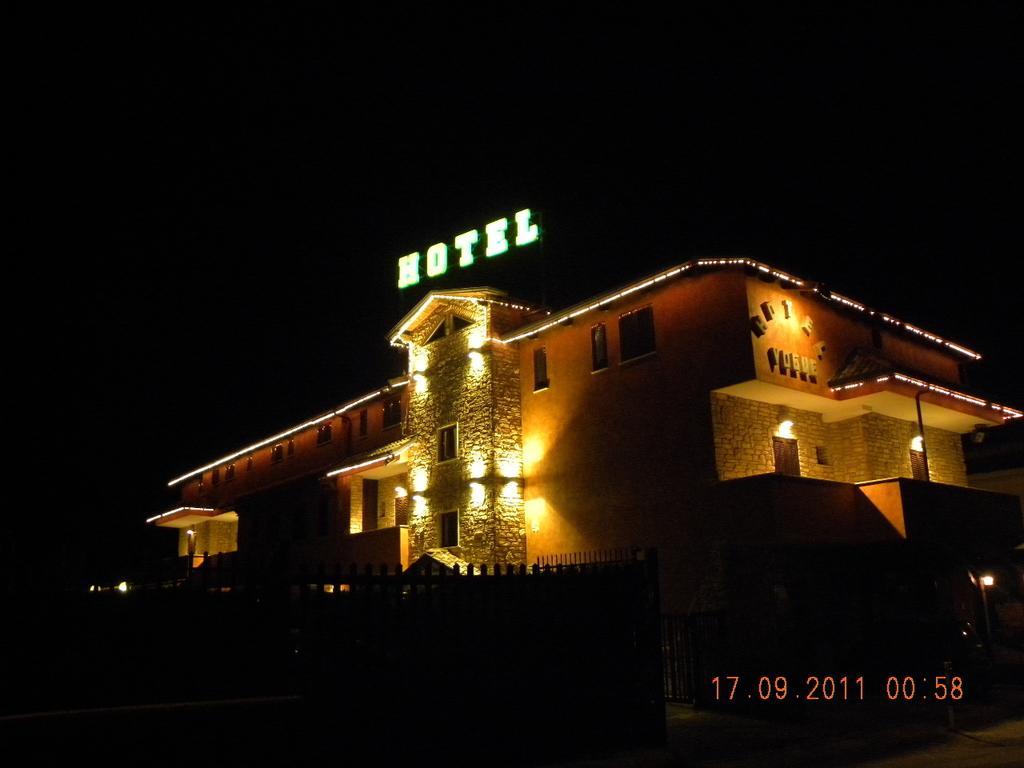 Hotel Vogue Лікола Екстер'єр фото