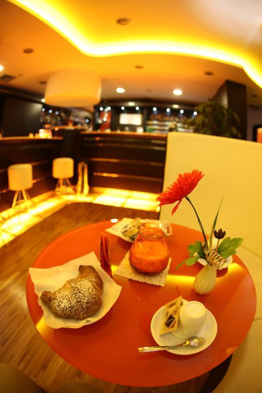 Hotel Vogue Лікола Екстер'єр фото