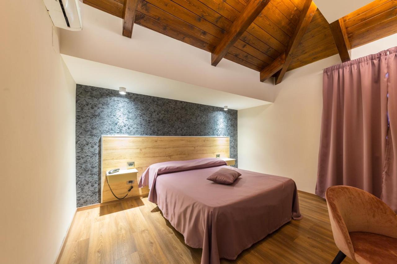 Hotel Vogue Лікола Екстер'єр фото