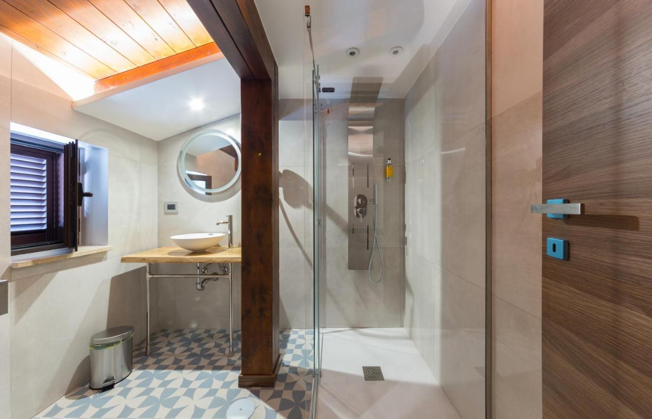 Hotel Vogue Лікола Екстер'єр фото